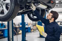 Faire réparer sa voiture coûte de plus en plus cher.